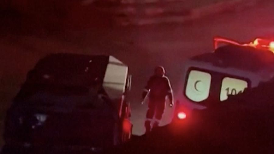 Sebuah video yang dirilis oleh Palestinian Red Crescent Society (PRCS) pada hari Minggu (19/11/2023) diduga menunjukkan kendaraan militer Israel menghambat kru ambulans di Jenin, Tepi Barat. (Tangkapan Layar Video Reuters/PALESTINE RED CRESCENT SOCIETY)