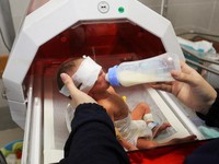 Potret Puluhan Bayi Prematur Dievakuasi dari RS Al-Shifa Gaza