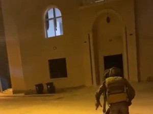 Viral Video Tentara Israel Lempar Granat di Masjid saat Azan Subuh