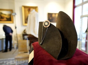 Lelang Topi Napoleon Bonaparte Terjual US$ 2,1 Juta