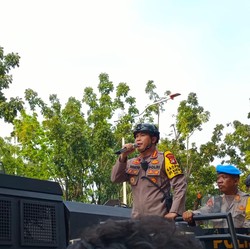 Aksi Demo Buruh Tuntut UMP DKI Naik 15% Sempat Ricuh