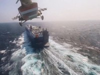 Houthi 'Gentayangan' di Laut Merah, Perdagangan Global Suram?