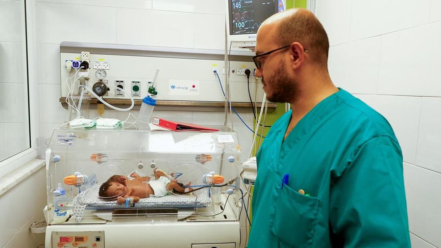 A premature baby, who was evacuated from Al Shifa Hospital in Gaza City due to the Israeli ground operation against the Palestinian Islamist group Hamas, lies in an incubator at a hospital in Rafah, southern Gaza Strip, November 21, 2023. REUTERS/Ibraheem Abu Mustafa