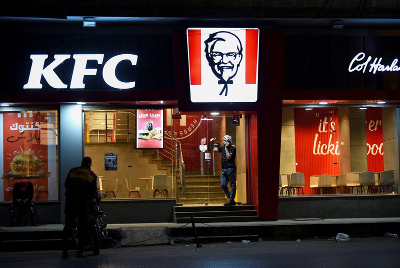 A worker walks inside an empty McDonald's restaurant as a result of the boycott of Western brands in Egypt due to the Israeli bombardment in Gaza amid the ongoing conflict between Israel and the Palestinian Islamist group Hamas, in Cairo, Egypt, November 20, 2023. REUTERS/Mohamed Abd El Ghany