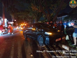 Pajero Oleng Tabrak Dua Mobil di Suhat Kota Malang gegara Sopir Ngantuk