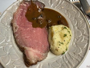 Ada Roast Beef dan Cheese Plater Spesial di Restoran Italia Ini