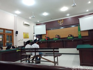Dua Pengusaha Tambang Galian C Bodong di Mojokerto Divonis 9 Bulan Penjara