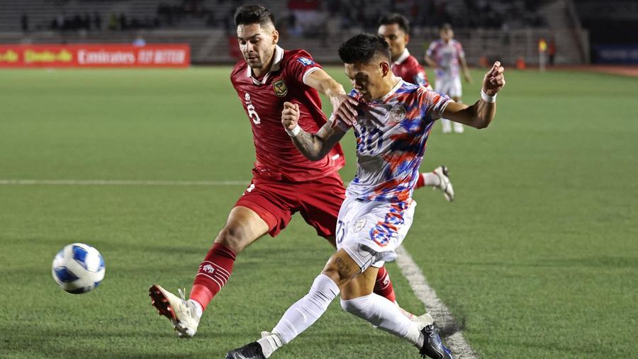 Soccer Football - World Cup - AFC Qualifiers - Group F - Philippines v Indonesia - Rizal Memorial Stadium, Manila, Philippines - November 21, 2023  Philippines' Jose Porteria in action with Indonesia's Sandy Walsh REUTERS/Eloisa Lopez