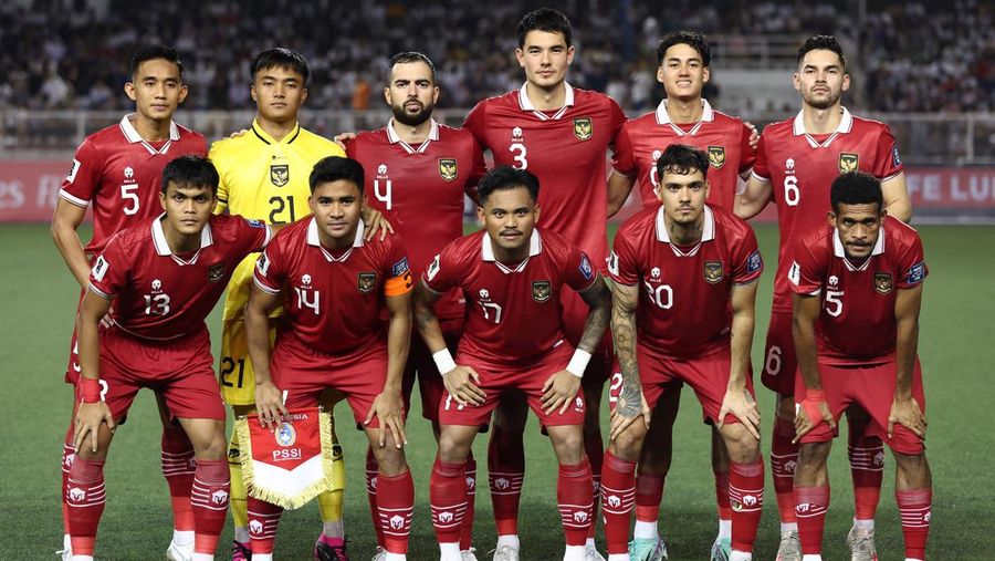Soccer Football - World Cup - AFC Qualifiers - Group F - Philippines v Indonesia - Rizal Memorial Stadium, Manila, Philippines - November 21, 2023 Indonesia players pose for a team group photo before the match REUTERS/Eloisa Lopez