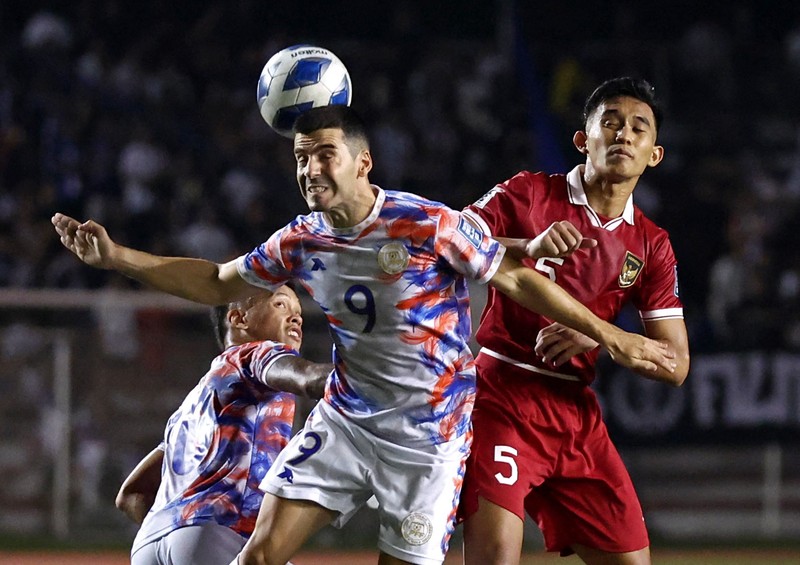 Soccer Football - World Cup - AFC Qualifiers - Group F - Philippines v Indonesia - Rizal Memorial Stadium, Manila, Philippines - November 21, 2023  Indonesia players pose for a team group photo before the match REUTERS/Eloisa Lopez