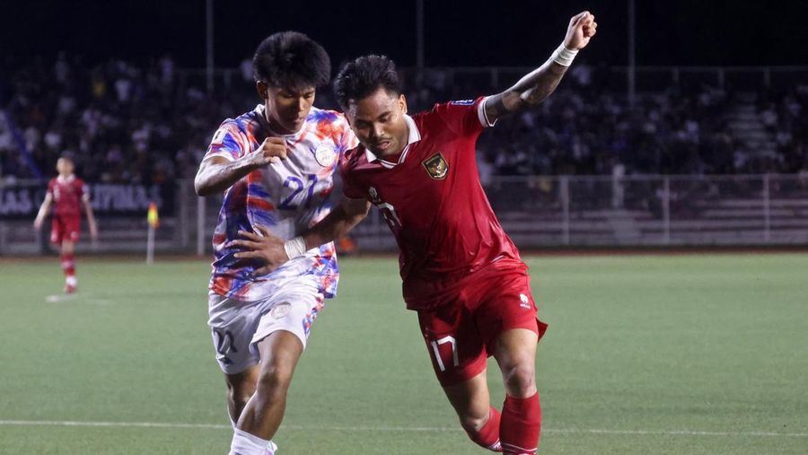 Soccer Football - World Cup - AFC Qualifiers - Group F - Philippines v Indonesia - Rizal Memorial Stadium, Manila, Philippines - November 21, 2023  Indonesia players pose for a team group photo before the match REUTERS/Eloisa Lopez