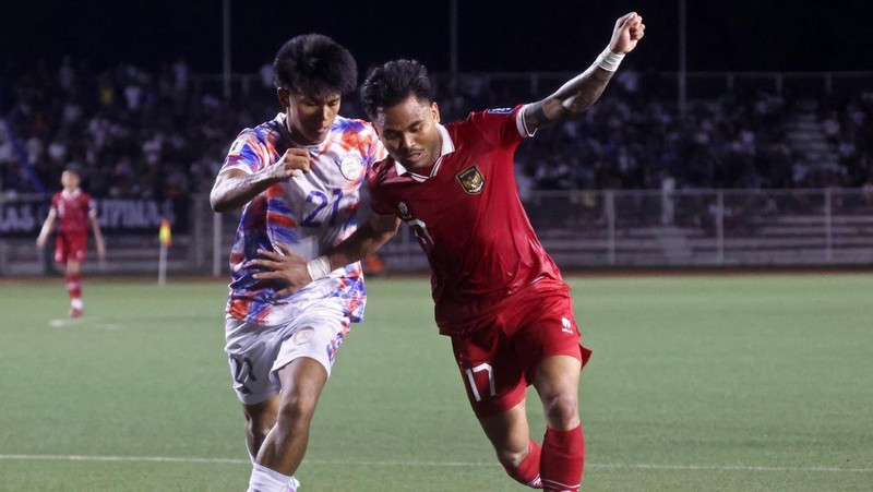 Soccer Football - World Cup - AFC Qualifiers - Group F - Philippines v Indonesia - Rizal Memorial Stadium, Manila, Philippines - November 21, 2023  Indonesia players pose for a team group photo before the match REUTERS/Eloisa Lopez