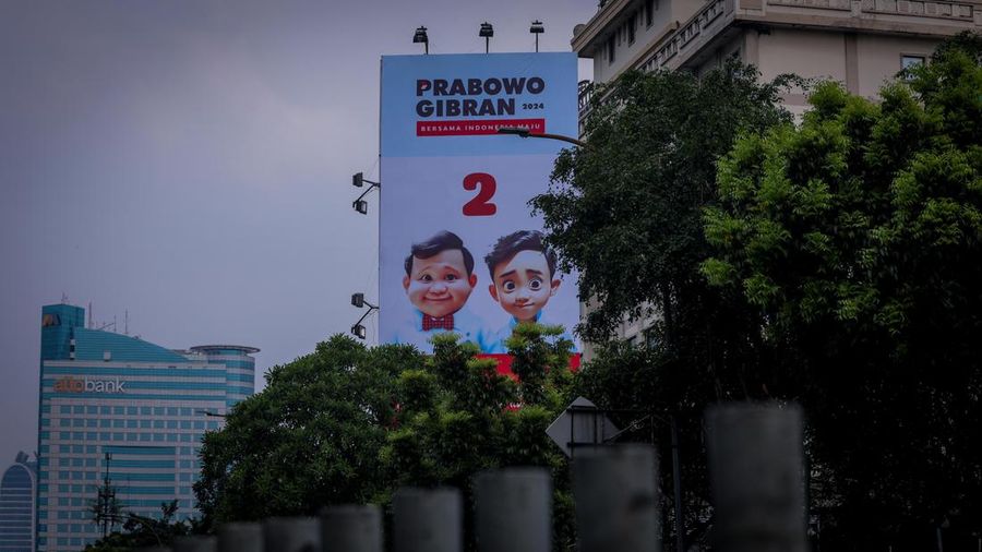 Baliho pasangan capres-cawapres Prabowo Subianto dan Gibran Rakabuming. (վ/Faisal Rahman)
