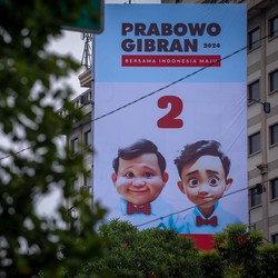 Penampakan Prabowo Gemoy 'Nangkring' di Pinggir Jalan