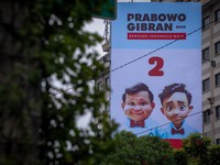 Penampakan Prabowo Gemoy 'Nangkring' di Pinggir Jalan