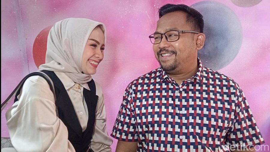 Bedu dan istrinya saat ditemui di kawasan Jakarta.