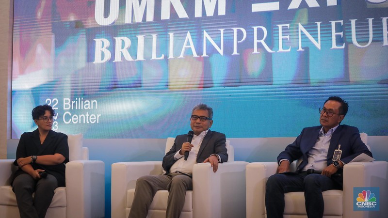 Direktur Utama BRI, Sunarso memberikan keterangan saat konferensi pers UMKM EXPO (RT) Brilianpreneur 2023 di Brilian Center, Jakarta, Rabu (22/11/2023). (CNBC Indonesia/Faisal Rahman)