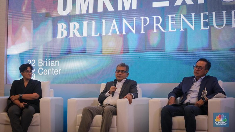 Direktur Utama BRI, Sunarso memberikan keterangan saat konferensi pers UMKM EXPO (RT) Brilianpreneur 2023 di Brilian Center, Jakarta, Rabu (22/11/2023). (CNBC Indonesia/Faisal Rahman)