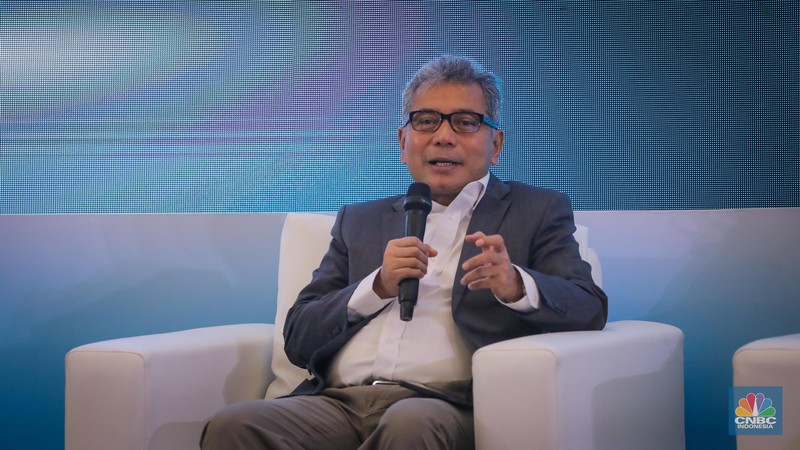 Direktur Utama BRI, Sunarso memberikan keterangan saat konferensi pers UMKM EXPO (RT) Brilianpreneur 2023 di Brilian Center, Jakarta, Rabu (22/11/2023). Direktur Utama BRI, Sunarso memberikan keterangan saat konferensi pers UMKM EXPO (RT) Brilianpreneur 2023 di Brilian Center, Jakarta, Rabu (22/11/2023). (CNBC Indonesia/Faisal Rahman)