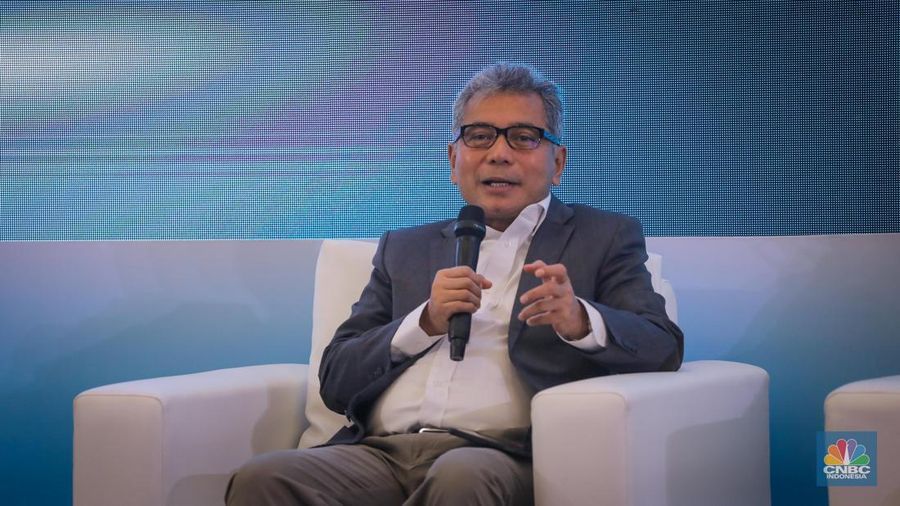 Direktur Utama BRI, Sunarso memberikan keterangan saat konferensi pers UMKM EXPO (RT) Brilianpreneur 2023 di Brilian Center, Jakarta, Rabu (22/11/2023). (CNBC Indonesia/Faisal Rahman)