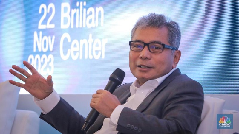 Direktur Utama BRI, Sunarso memberikan keterangan saat konferensi pers UMKM EXPO (RT) Brilianpreneur 2023 di Brilian Center, Jakarta, Rabu (22/11/2023). (CNBC Indonesia/Faisal Rahman)