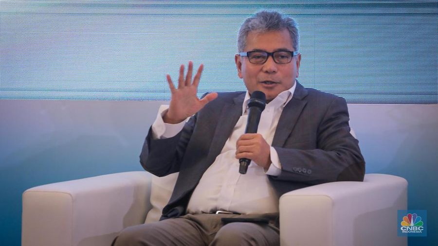 Direktur Utama BRI, Sunarso memberikan keterangan saat konferensi pers UMKM EXPO (RT) Brilianpreneur 2023 di Brilian Center, Jakarta, Rabu (22/11/2023). (CNBC Indonesia/Faisal Rahman)