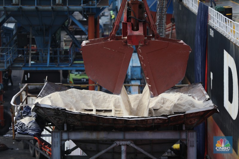 Impor Gula Pasir Ditengah Lonjakan Harga. (CNBC Indonesia/Tri Susilo) Impor Gula Pasir Ditengah Lonjakan Harga. (CNBC Indonesia/Tri Susilo)