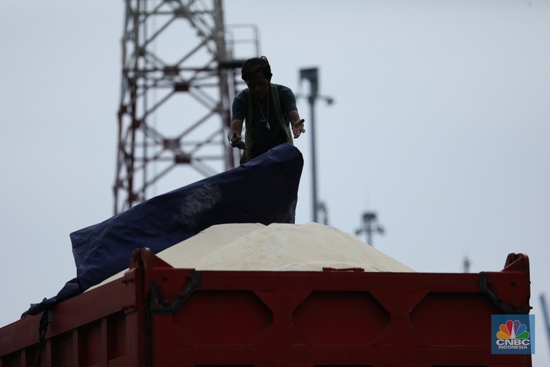 Impor Gula Pasir Ditengah Lonjakan Harga. (CNBC Indonesia/Tri Susilo)