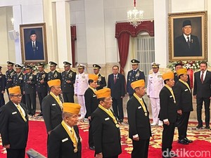 Jokowi Lantik Dewan Pimpinan dan Pertimbangan Legiun Veteran RI