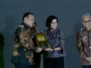 Firli Bahuri hingga Sandiaga Uno Terima Penghargaan dari Sri Mulyani