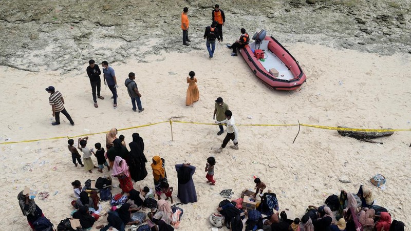 A wooden boat that carried Rohingya Muslims is seen off the coast in Sabang, Aceh province, Indonesia, November 22, 2023. REUTERS/Riska Munawarah