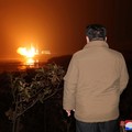 Kim Jong Un Ugal-ugalan Tembak Rudal, Duo Korea Siap Perang?