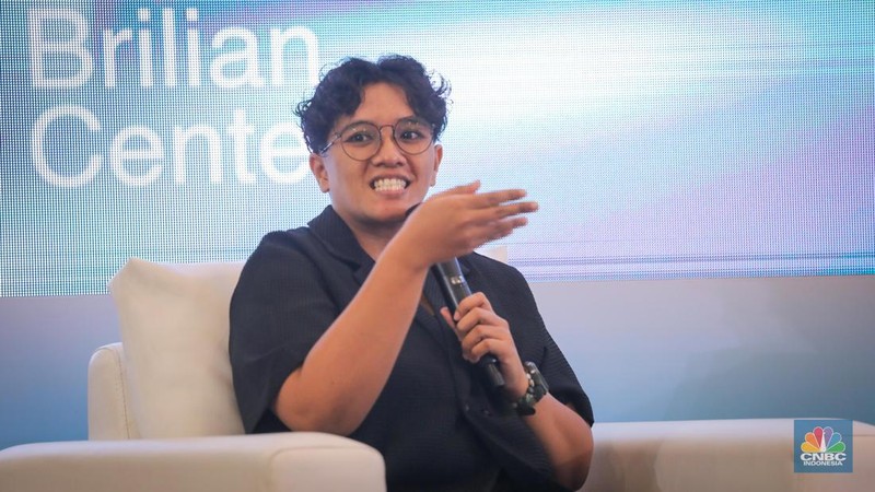 Direktur Utama BRI, Sunarso memberikan keterangan saat konferensi pers UMKM EXPO (RT) Brilianpreneur 2023 di Brilian Center, Jakarta, Rabu (22/11/2023). (CNBC Indonesia/Faisal Rahman)