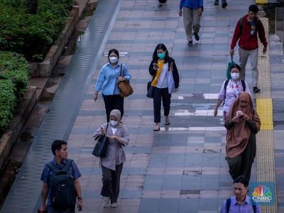 Survei LPEM UI: Pakar Menilai Ekonomi & Pasar Tenaga Kerja RI Memburuk