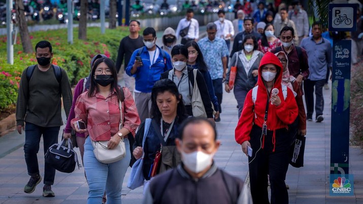 Potret Pekerja Jakarta Usai Putusan Kenaikan UMP 2024. (CNBC Indonesia/Faisal Rahman) Potret Pekerja Jakarta Usai Putusan Kenaikan UMP 2024. (CNBC Indonesia/Faisal Rahman)