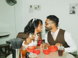 Unik! Pasangan Ini Pilih Prewedding di Kedai Pan Mee Favoritnya