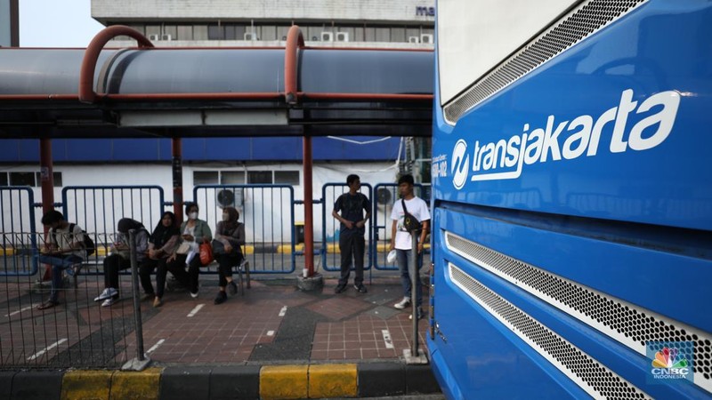 Suasana Terminal Bus Blok M yang akan di revitalisasi, Selasa (21/11/2023). PT Mass Rapid Transit (MRT) Jakarta berencana menjadikan kawasan Blok M menjadi berorientasi transit (transit oriented development/TOD). (CNBC Indonesia/Tri Susilo)