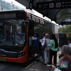 Aturan Buka Puasa di KRL, MRT, dan TransJakarta