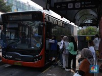 Aturan Buka Puasa di KRL, MRT, dan TransJakarta