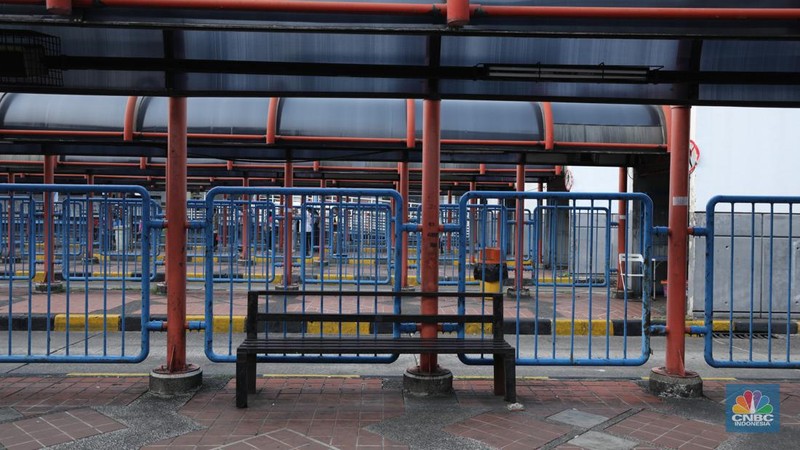 Suasana Terminal Bus Blok M yang akan di revitalisasi, Selasa (21/11/2023). PT Mass Rapid Transit (MRT) Jakarta berencana menjadikan kawasan Blok M menjadi berorientasi transit (transit oriented development/TOD). (CNBC Indonesia/Tri Susilo)