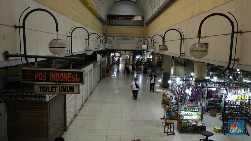 Suasana Terminal Bus Blok M yang akan di revitalisasi, Selasa (21/11/2023). PT Mass Rapid Transit (MRT) Jakarta berencana menjadikan kawasan Blok M menjadi berorientasi transit (transit oriented development/TOD). (CNBC Indonesia/Tri Susilo)