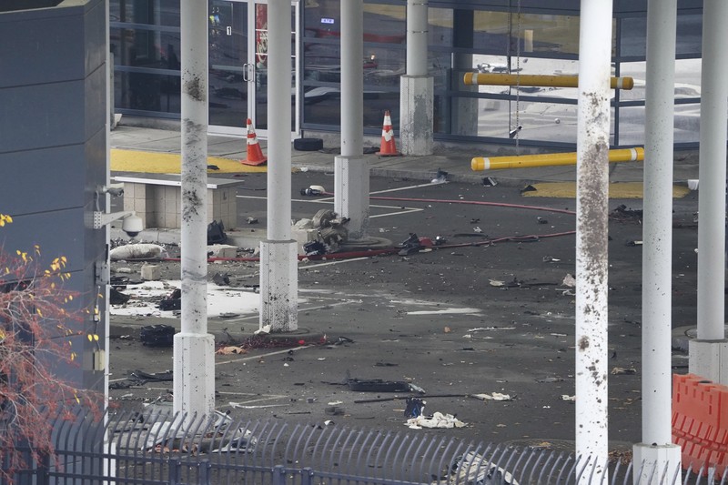 USA-CANADA/NIAGARA Police officers view the scene after an incident at the Rainbow Bridge U.S. border crossing with Canada, in Niagara Falls, New York, U.S. November 22, 2023 in a still image from video. REUTERS/Reuters TV