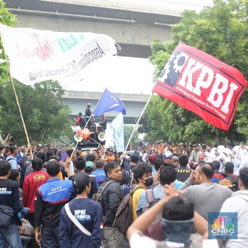 Tol Bekasi Macet Parah Gegara Efek Demo Buruh