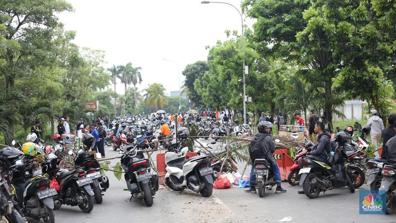 Demo Buruh Bekasi (CNBC Indonesia/Tias Budiarto)