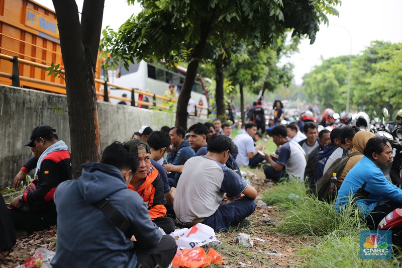 Demo Buruh Bekasi (CNBC Indonesia/Tias Budiarto) Demo Buruh Bekasi (CNBC Indonesia/Tias Budiarto)