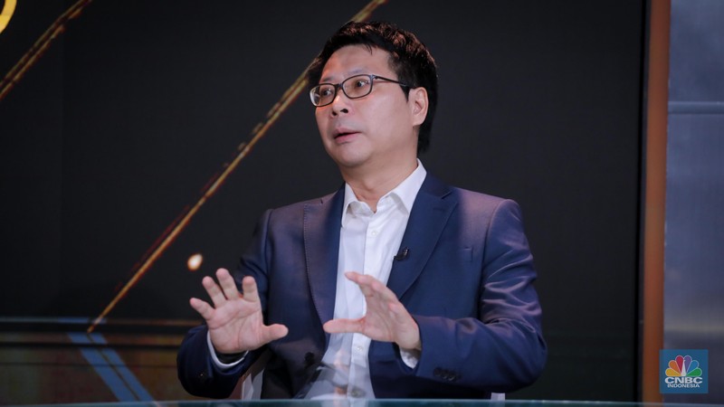 Funder & CEO FUSE, Andy Yeung menerima penghargaan dalam acara Road To CNBC Indonesia Awards 2023 di Jakarta, Kamis (23/11/2023). (CNBC Indonesia/Faisal Rahman) Funder & CEO FUSE, Andy Yeung menerima penghargaan dalam acara Road To CNBC Indonesia Awards 2023 di Jakarta, Kamis (23/11/2023). (CNBC Indonesia/Faisal Rahman)