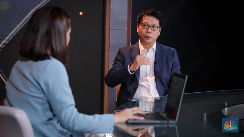 Funder & CEO FUSE, Andy Yeung menerima penghargaan dalam acara Road To CNBC Indonesia Awards 2023 di Jakarta, Kamis (23/11/2023). (CNBC Indonesia/Faisal Rahman) Funder & CEO FUSE, Andy Yeung menerima penghargaan dalam acara Road To CNBC Indonesia Awards 2023 di Jakarta, Kamis (23/11/2023). (CNBC Indonesia/Faisal Rahman)