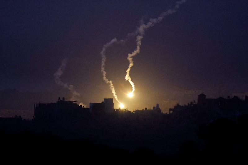 An explosion takes place during Israeli air strikes over Gaza, as seen from southern Israel, amid the ongoing conflict between Israel and the Palestinian group Hamas, November 22, 2023. REUTERS/Alexander Ermochenko