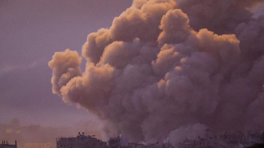 An explosion takes place during Israeli air strikes over Gaza, as seen from southern Israel, amid the ongoing conflict between Israel and the Palestinian group Hamas, November 22, 2023. REUTERS/Alexander Ermochenko