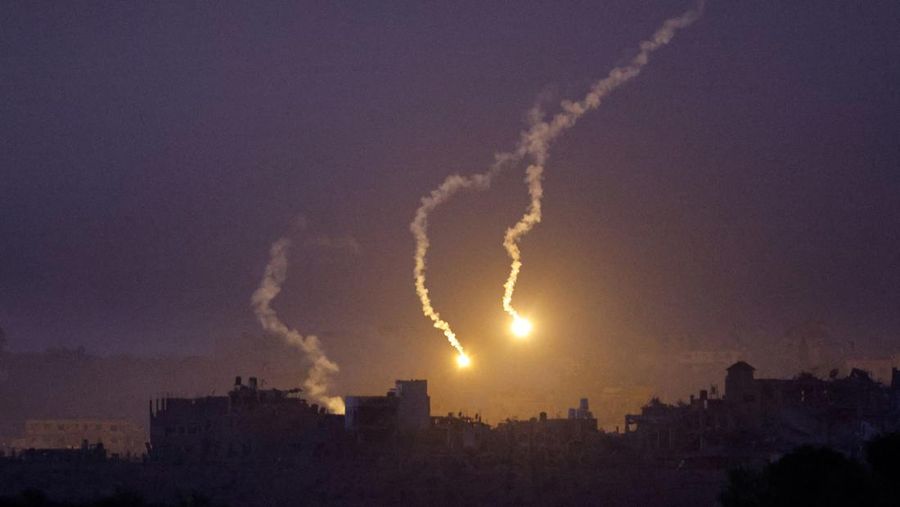 Flares fall over Gaza, as seen from southern Israel, amid the ongoing conflict between Israel and the Palestinian group Hamas, November 22, 2023. REUTERS/Alexander Ermochenko